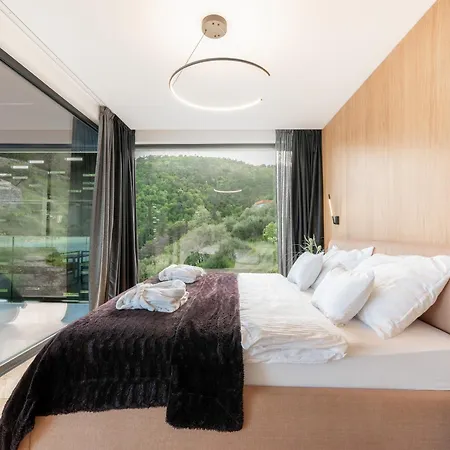 3,0 Near For 8 People With Indoor And Outdoor Pool & Wellness *
