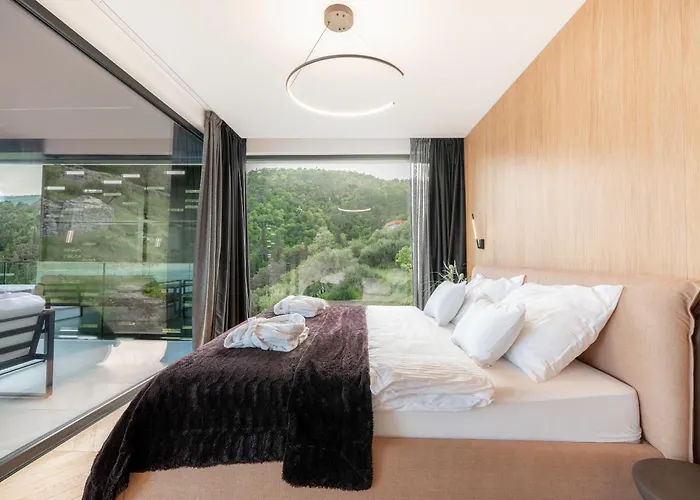 3,0 Near For 8 People With Indoor And Outdoor Pool & Wellness *