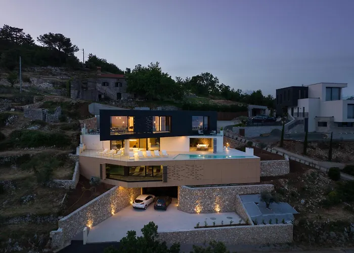 3,0 Near For 8 People With Indoor And Outdoor Pool & Wellness Villa