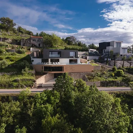 וילה 3,0 Near For 8 People With Indoor And Outdoor Pool & Wellness אופטיה