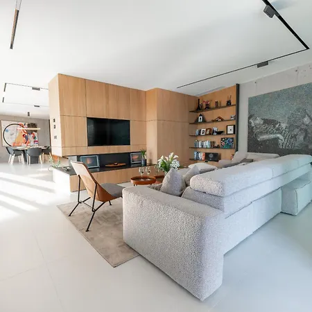 Villa 3,0 Near For 8 People With Indoor And Outdoor Pool & Wellness *