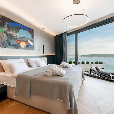 3,0 Near For 8 People With Indoor And Outdoor Pool & Wellness