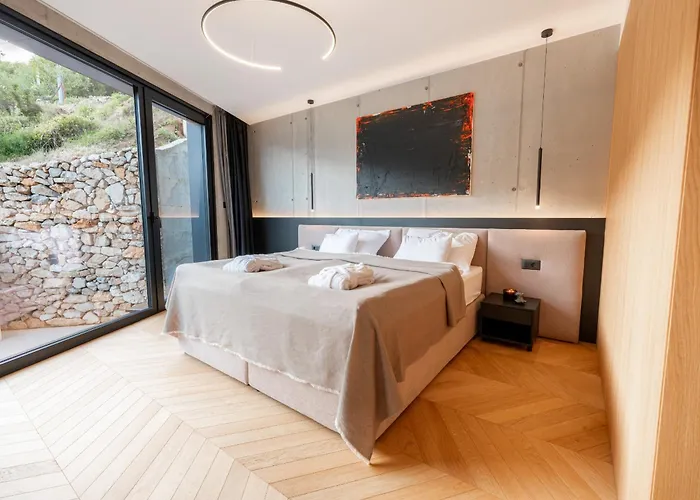 3,0 Near For 8 People With Indoor And Outdoor Pool & Wellness אופטיה