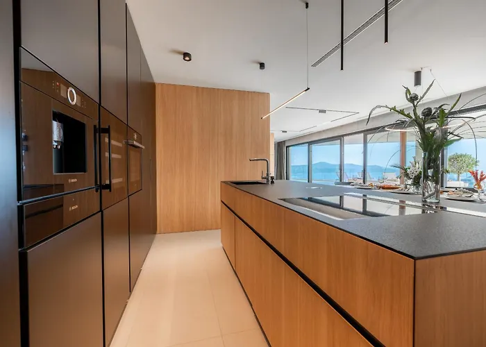 3,0 Near For 8 People With Indoor And Outdoor Pool & Wellness וילה אופטיה