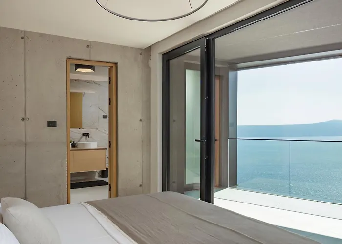 וילה 3,0 Near For 8 People With Indoor And Outdoor Pool & Wellness אופטיה