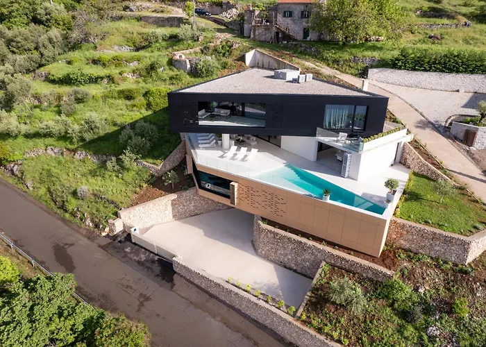 3,0 Near For 8 People With Indoor And Outdoor Pool & Wellness וילה אופטיה