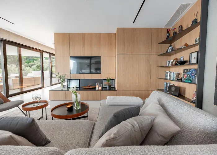 3,0 Near For 8 People With Indoor And Outdoor Pool & Wellness וילה