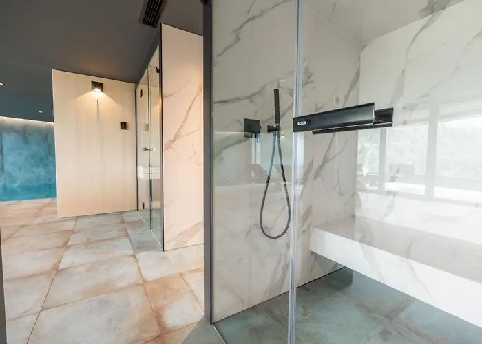 3,0 Near For 8 People With Indoor And Outdoor Pool & Wellness וילה *