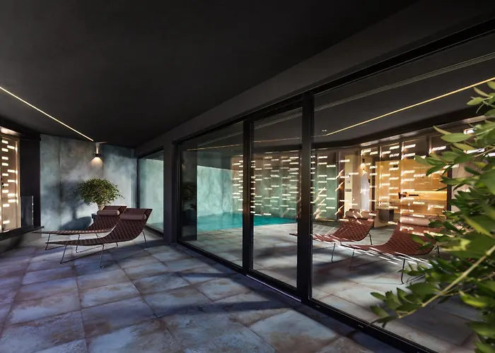 3,0 Near For 8 People With Indoor And Outdoor Pool & Wellness וילה