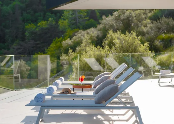 3,0 Near For 8 People With Indoor And Outdoor Pool & Wellness וילה אופטיה