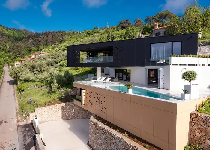 3,0 Near For 8 People With Indoor And Outdoor Pool & Wellness *