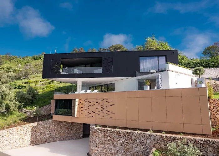 3,0 Near For 8 People With Indoor And Outdoor Pool & Wellness אופטיה