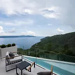 3,0 Near For 8 People With Indoor And Outdoor Pool & Wellness
