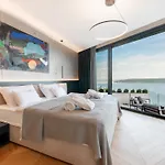 3,0 Near For 8 People With Indoor And Outdoor Pool & Wellness