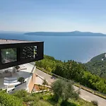 Villa 3,0 Near For 8 People With Indoor And Outdoor Pool & Wellness *