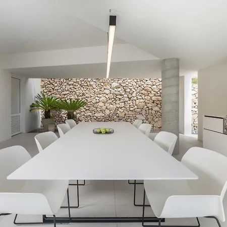 וילה 3,0 Near For 8 People With Indoor And Outdoor Pool & Wellness אופטיה