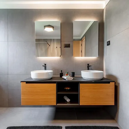 3,0 Near For 8 People With Indoor And Outdoor Pool & Wellness * אופטיה