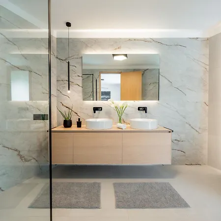 וילה 3,0 Near For 8 People With Indoor And Outdoor Pool & Wellness