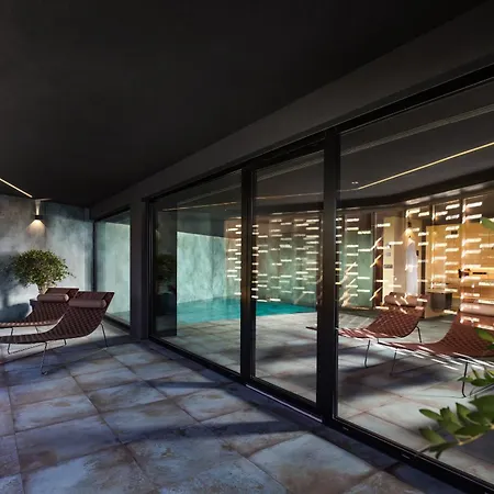 3,0 Near For 8 People With Indoor And Outdoor Pool & Wellness וילה