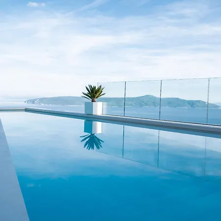 3,0 Near For 8 People With Indoor And Outdoor Pool & Wellness וילה