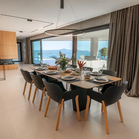 3,0 Near For 8 People With Indoor And Outdoor Pool & Wellness * Opatija